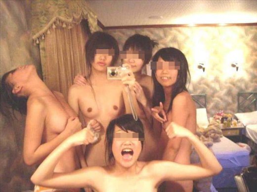【悪ノリ画像】大人だと洒落にならないですｗｗｗエロも下品も含んだ悪ふざけ女子画像