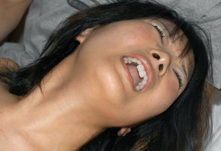 気持ち良いのを全く我慢していない女性の顔面ドスケベ画像