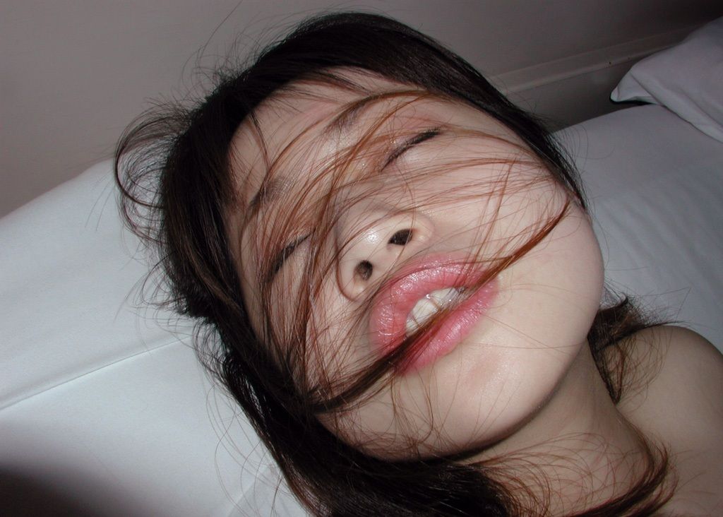 【性的絶頂画像】頭ん中がエロでいっぱいな女のアクメ顔が結構スゴイ