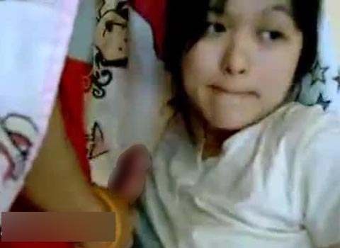 【アジア投稿動画】彼氏の精子が彼女の目に・・・