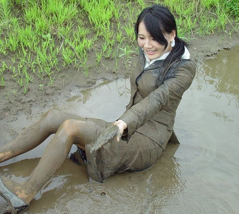 リクルートスーツを汚してみました