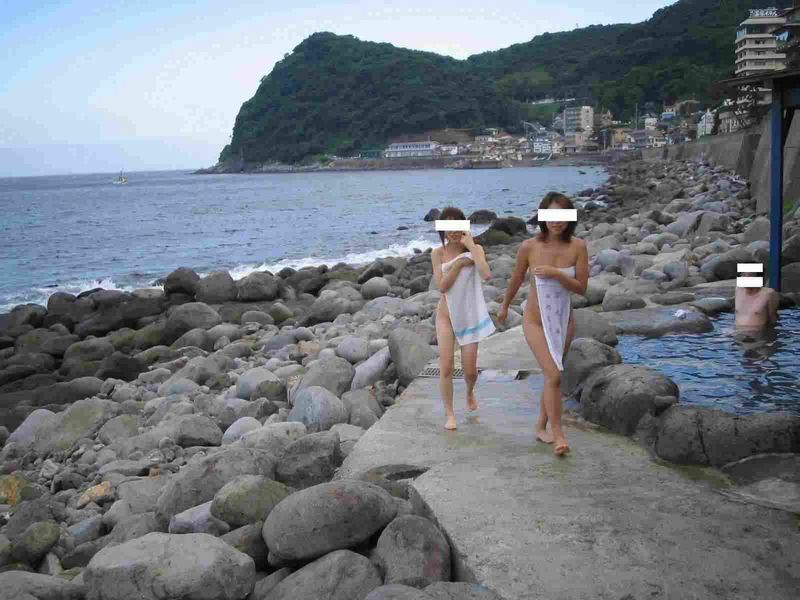 素人混浴露天風呂エロ画像!「知らない男女が一緒に温泉入るって問題無しなの??」【20】