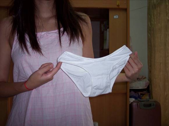 純白パンティ画像!清潔感溢れる真っさらな布キレをドエロく汚したくなるのだが…