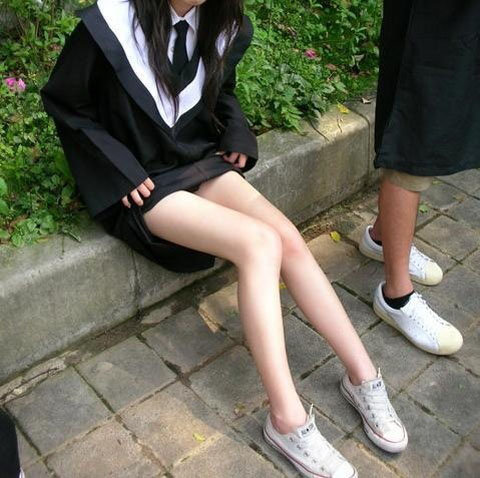 「チッ…美味そうな脚だな」スレンダーからムチムチまで！女の足の肉付きエロス