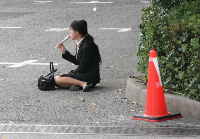 ONとOFFどちらもエロい素人OLにINしたくなる画像