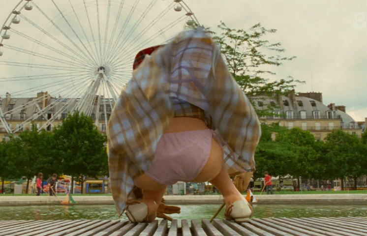強風パンチラ画像！スカートがめくれ上がる自然の悪戯