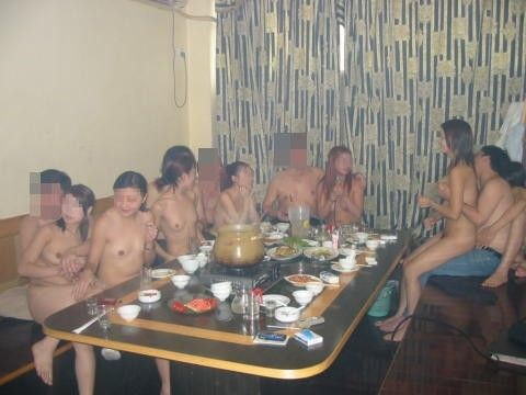 集団セックスを好む男女の一大イベント!!素人乱交エロ画像【18】