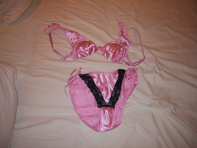 【ブラジャー&パンティ】使用済下着上下セットエロ画像
