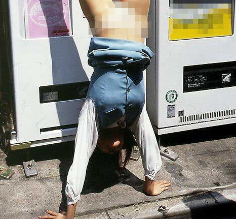本気を出したOLの公開逆さ撮りエロ画像