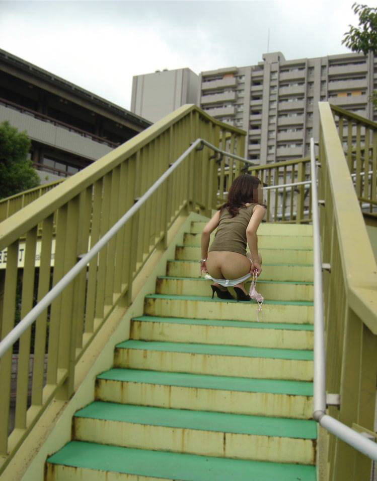 素人投稿系野外露出画像を見て下さい!よくぞここまで…【野外露出エロ画像.10】